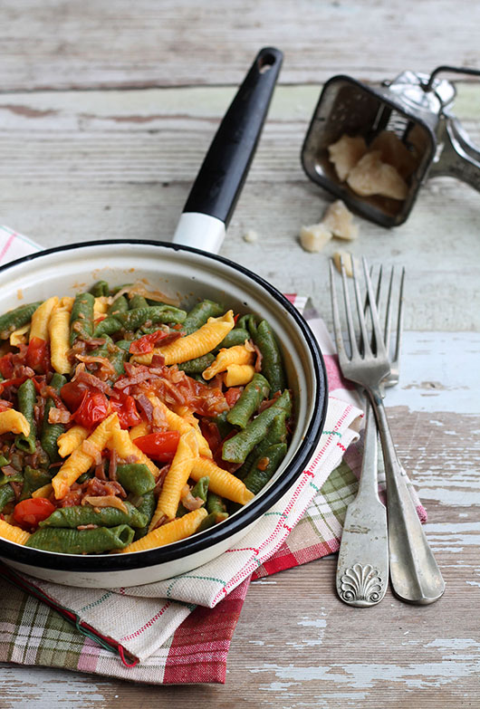 garganelli paglia e fieno con sugo di prosciutto crudo