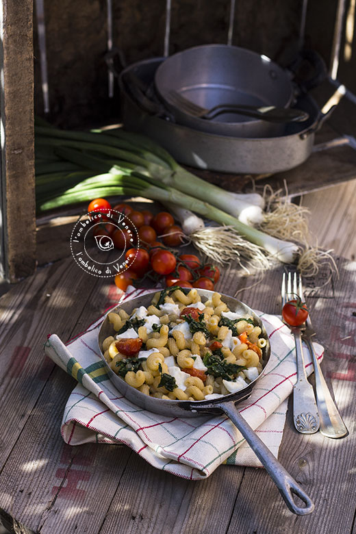 castellane con spinaci pomodorini e bufala