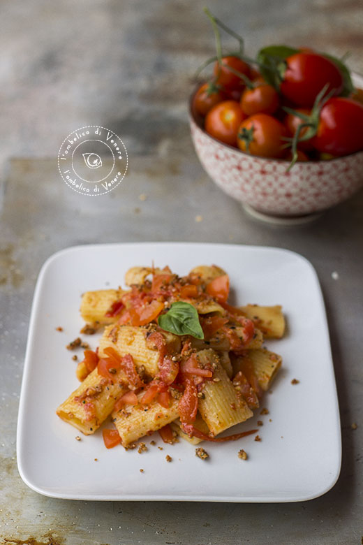 rigatoni al doppio pomodoro e granella saporita