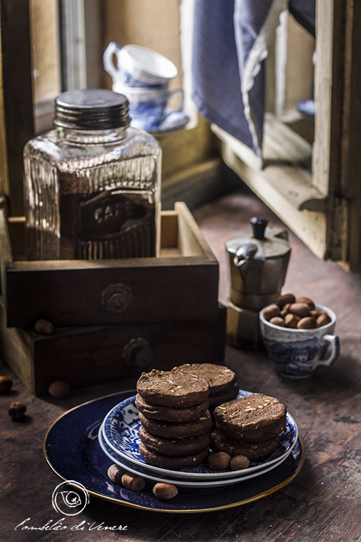 biscotti-al-cioccolato-fondente-caffe-e-nocciole
