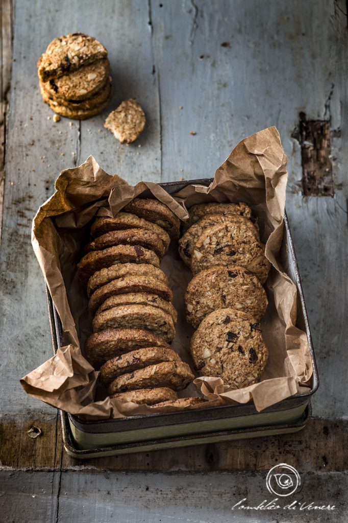 BISCOTTI INTEGRALI CON AVENA RIBES E MANDORLE - l'ombelico di Venere